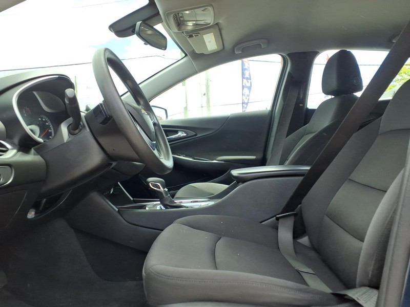 Chevrolet Malibu Vehicle Full-screen Gallery Image 19