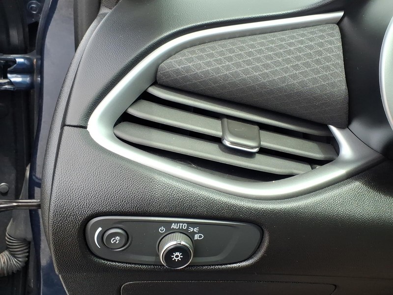 Chevrolet Malibu Vehicle Full-screen Gallery Image 22