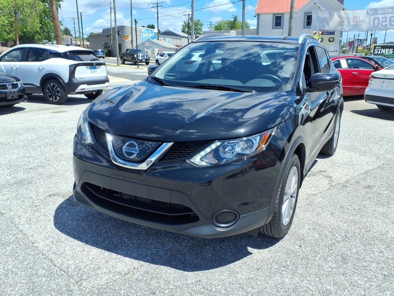 Nissan Rogue Sport Vehicle Full-screen Gallery Image 02