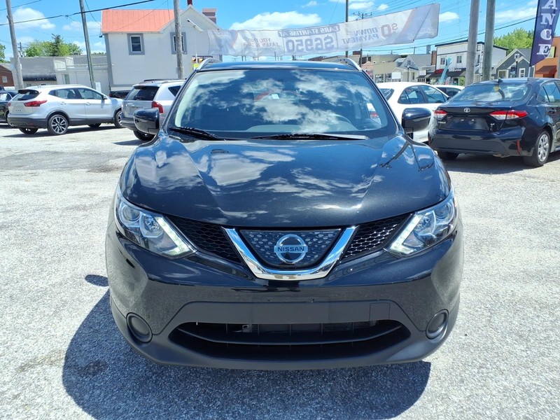 Nissan Rogue Sport Vehicle Full-screen Gallery Image 03