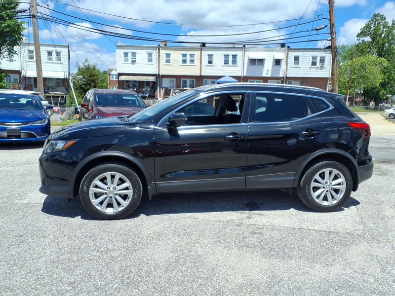 Nissan Rogue Sport Vehicle Full-screen Gallery Image 08