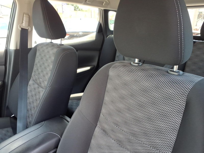 Nissan Rogue Sport Vehicle Full-screen Gallery Image 12