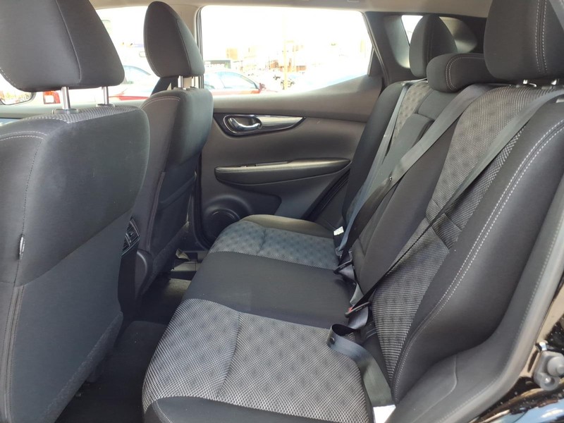 Nissan Rogue Sport Vehicle Full-screen Gallery Image 13