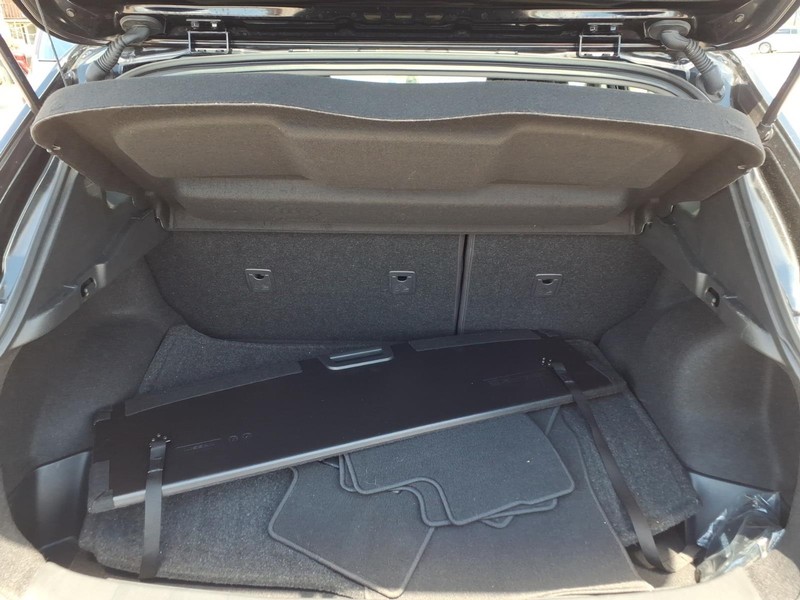 Nissan Rogue Sport Vehicle Full-screen Gallery Image 14