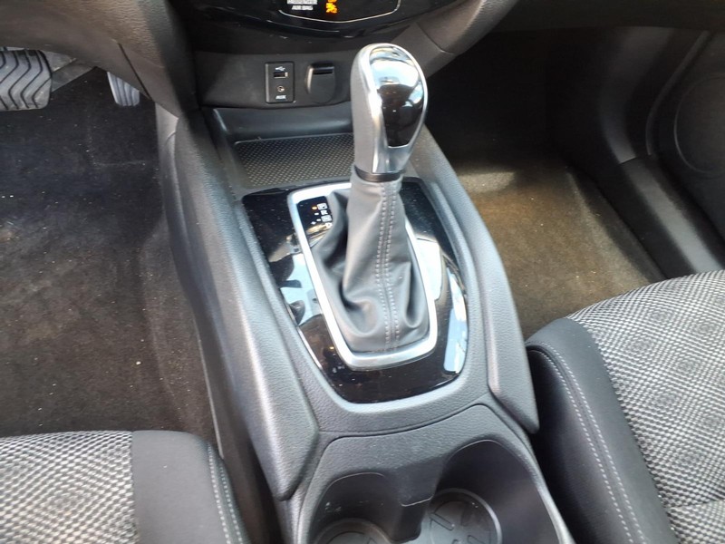 Nissan Rogue Sport Vehicle Full-screen Gallery Image 20