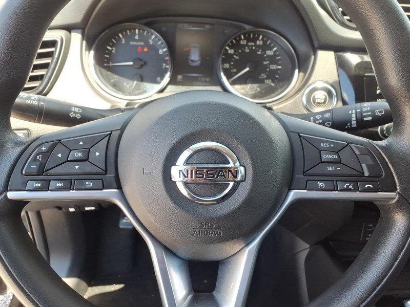 Nissan Rogue Sport Vehicle Full-screen Gallery Image 22