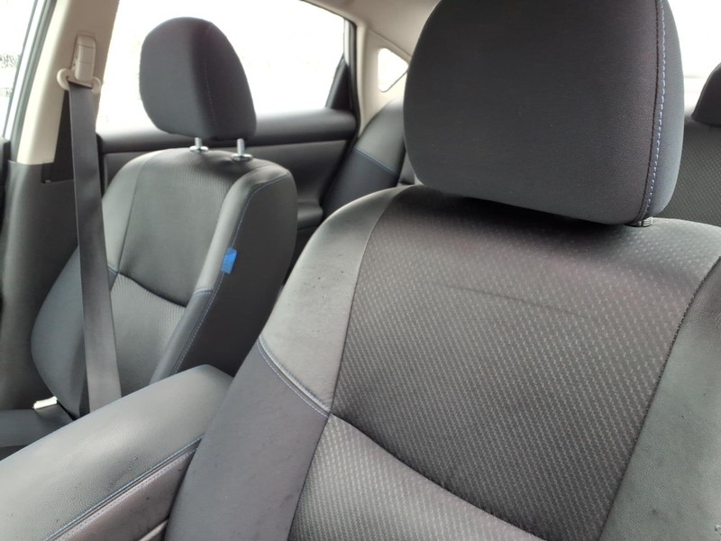 Nissan Altima Vehicle Full-screen Gallery Image 10