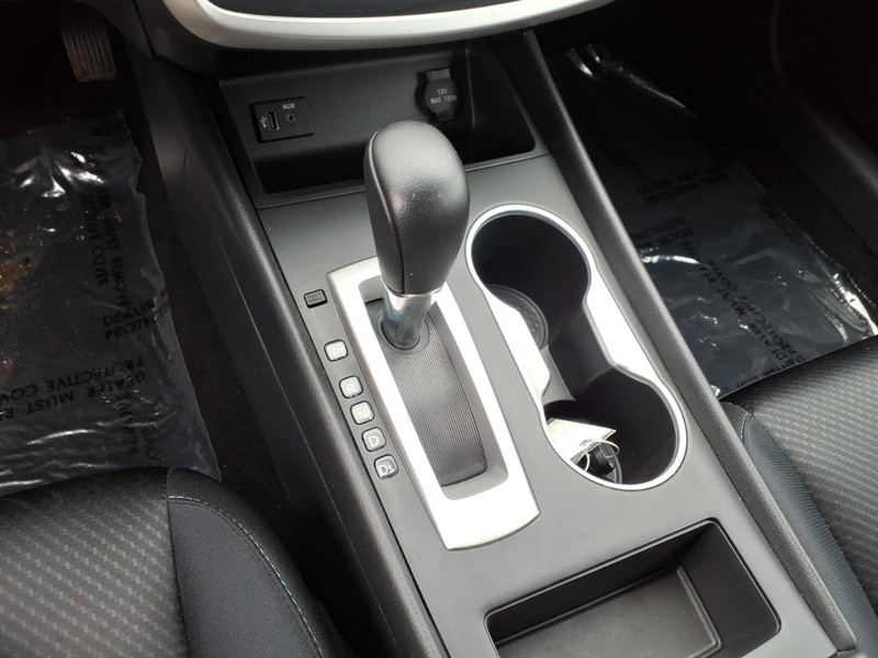 Nissan Altima Vehicle Full-screen Gallery Image 16