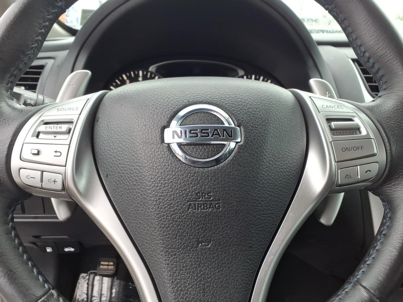 Nissan Altima Vehicle Full-screen Gallery Image 17