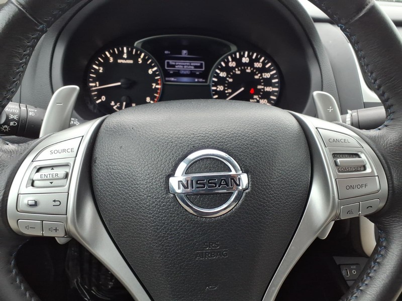 Nissan Altima Vehicle Full-screen Gallery Image 19