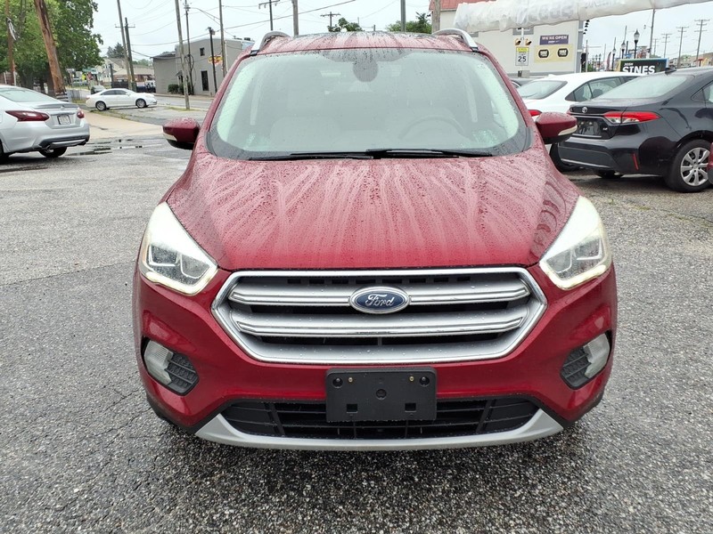 Ford Escape Vehicle Full-screen Gallery Image 03