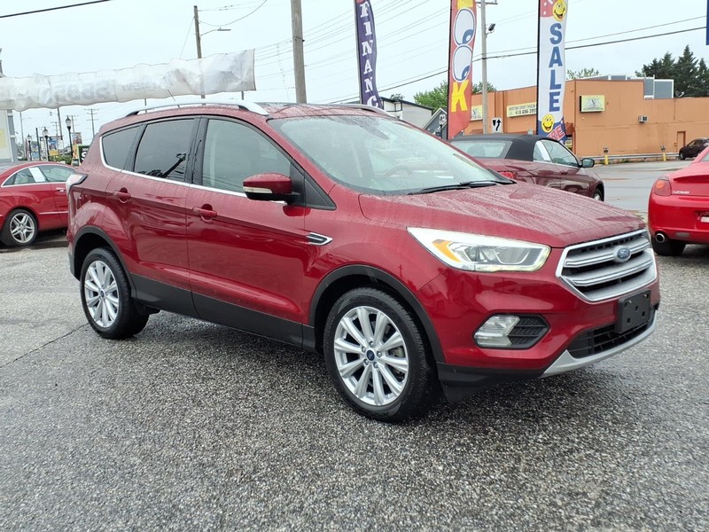 Ford Escape Vehicle Full-screen Gallery Image 04