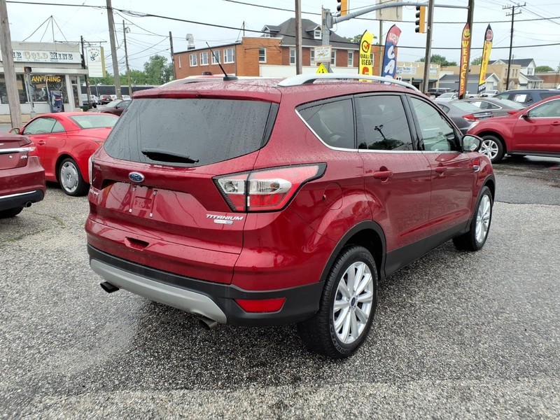 Ford Escape Vehicle Full-screen Gallery Image 06