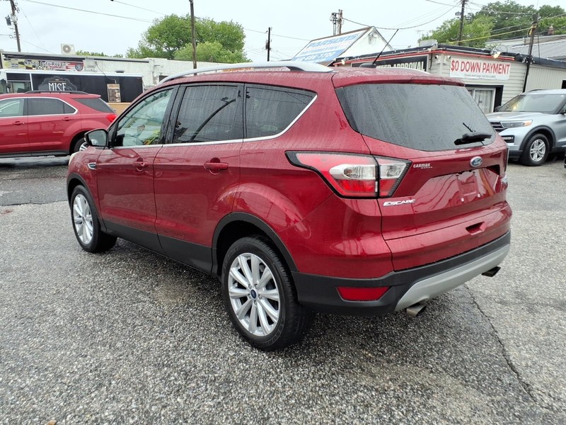 Ford Escape Vehicle Full-screen Gallery Image 07