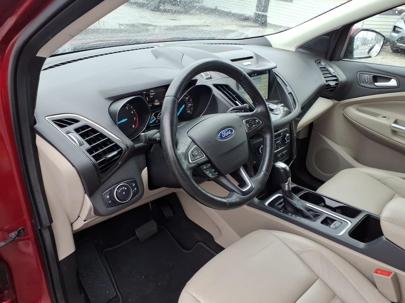Ford Escape Vehicle Full-screen Gallery Image 10
