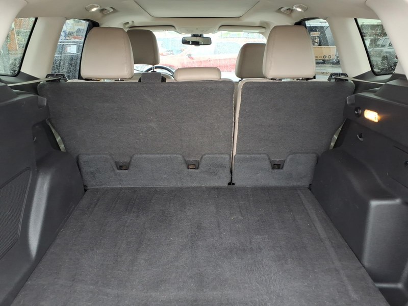 Ford Escape Vehicle Full-screen Gallery Image 15