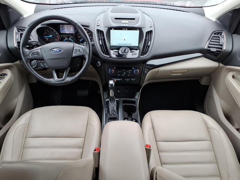 Ford Escape Vehicle Full-screen Gallery Image 18