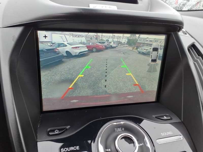 Ford Escape Vehicle Full-screen Gallery Image 21
