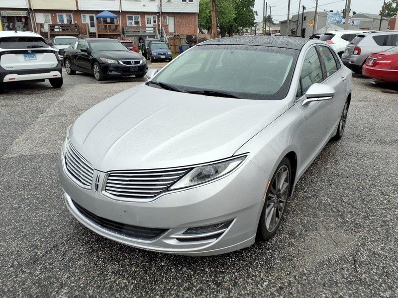 Lincoln MKZ Vehicle Full-screen Gallery Image 02
