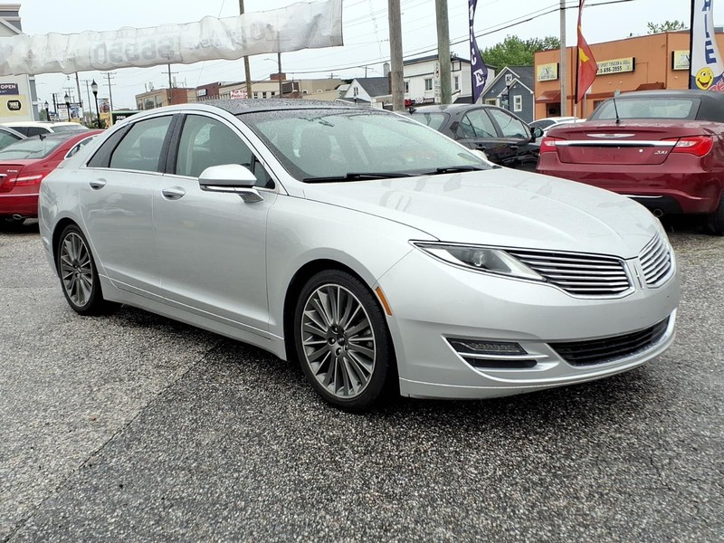 Lincoln MKZ Vehicle Full-screen Gallery Image 03