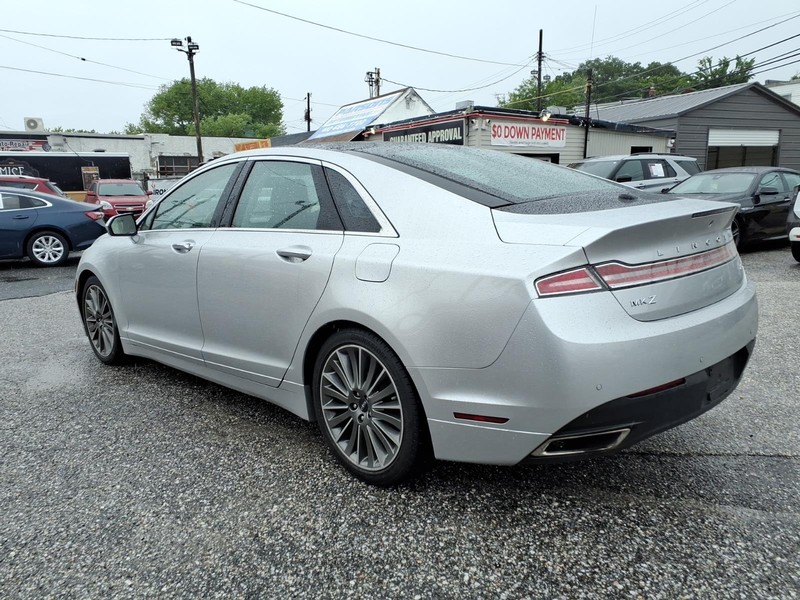Lincoln MKZ Vehicle Full-screen Gallery Image 06