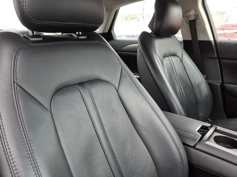 Lincoln MKZ Vehicle Full-screen Gallery Image 13