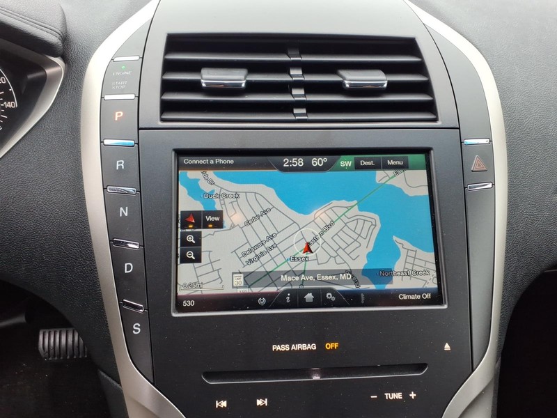 Lincoln MKZ Vehicle Full-screen Gallery Image 14