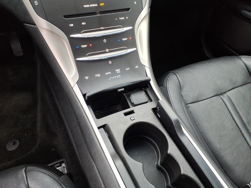 Lincoln MKZ Vehicle Full-screen Gallery Image 16