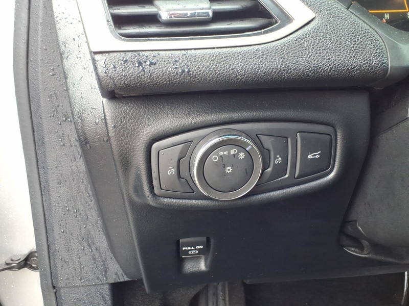 Lincoln MKZ Vehicle Full-screen Gallery Image 18