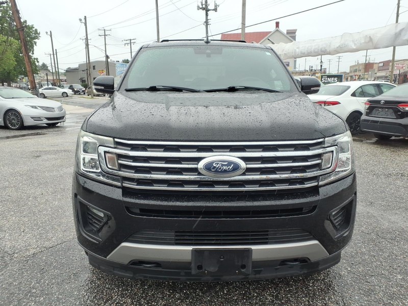 Ford Expedition Max Vehicle Full-screen Gallery Image 03