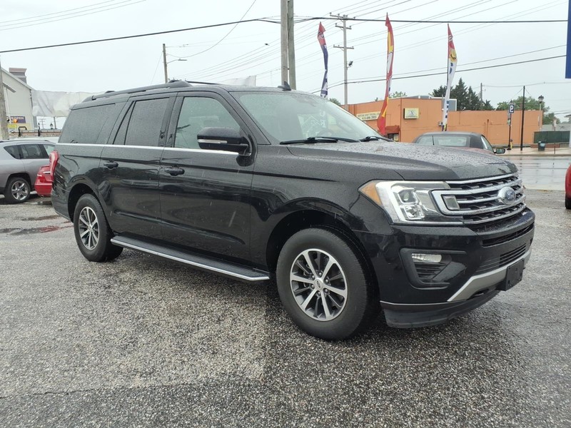 Ford Expedition Max Vehicle Full-screen Gallery Image 04