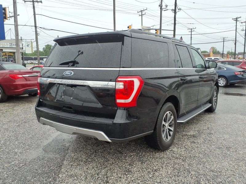 Ford Expedition Max Vehicle Full-screen Gallery Image 05