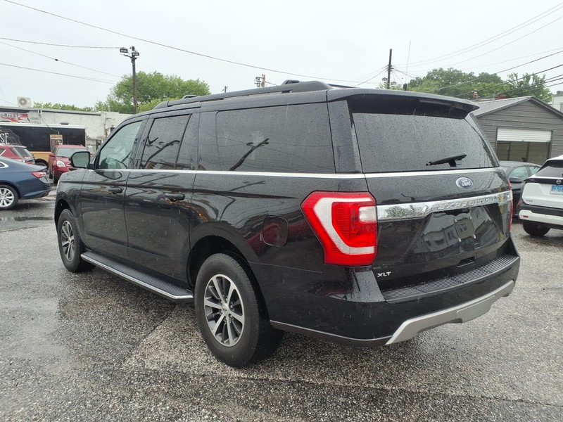 Ford Expedition Max Vehicle Full-screen Gallery Image 06