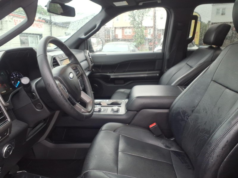 Ford Expedition Max Vehicle Full-screen Gallery Image 07