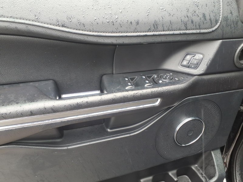 Ford Expedition Max Vehicle Full-screen Gallery Image 10