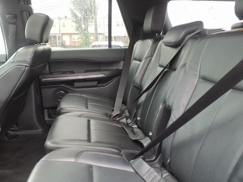 Ford Expedition Max Vehicle Full-screen Gallery Image 11