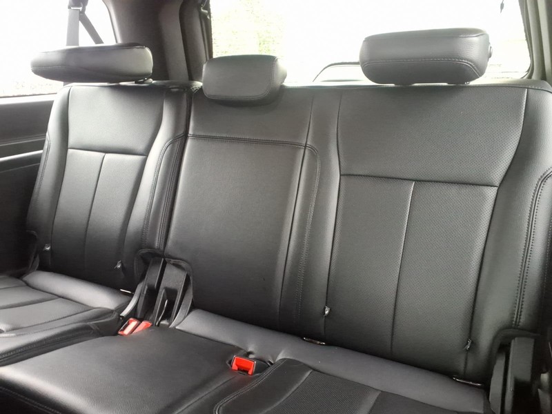 Ford Expedition Max Vehicle Full-screen Gallery Image 12