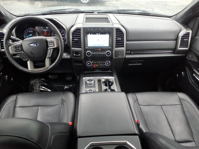 Ford Expedition Max Vehicle Full-screen Gallery Image 15