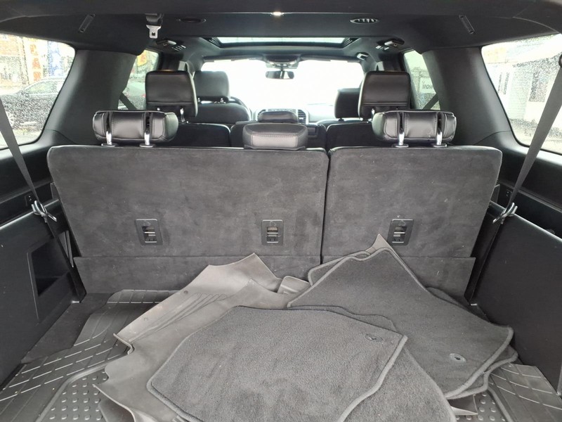 Ford Expedition Max Vehicle Full-screen Gallery Image 16