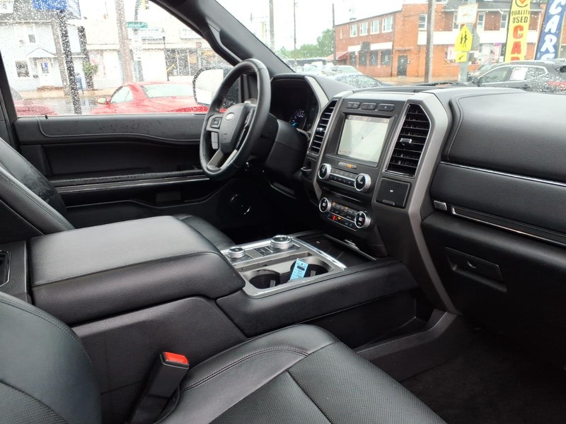 Ford Expedition Max Vehicle Full-screen Gallery Image 17