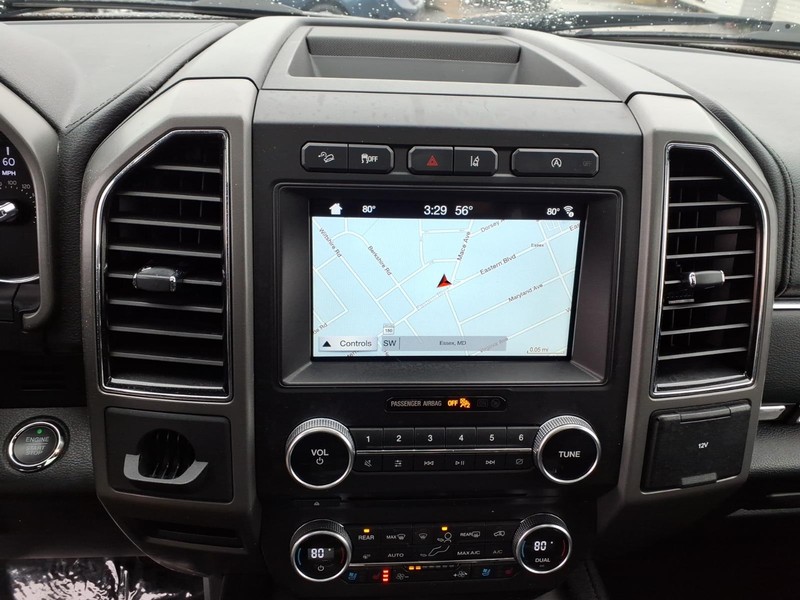 Ford Expedition Max Vehicle Full-screen Gallery Image 19