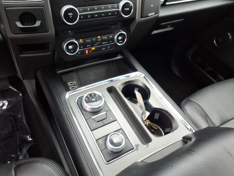 Ford Expedition Max Vehicle Full-screen Gallery Image 20