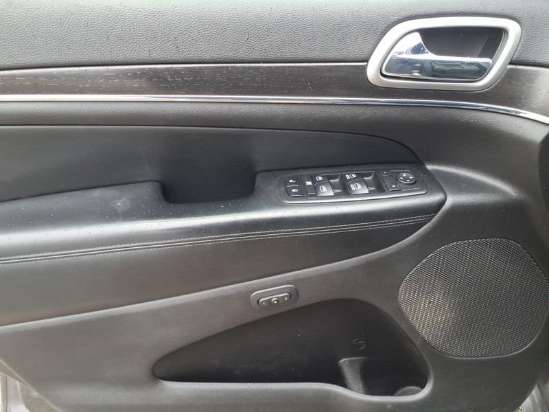 Jeep Grand Cherokee Vehicle Full-screen Gallery Image 11