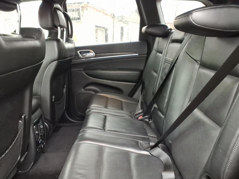 Jeep Grand Cherokee Vehicle Full-screen Gallery Image 12