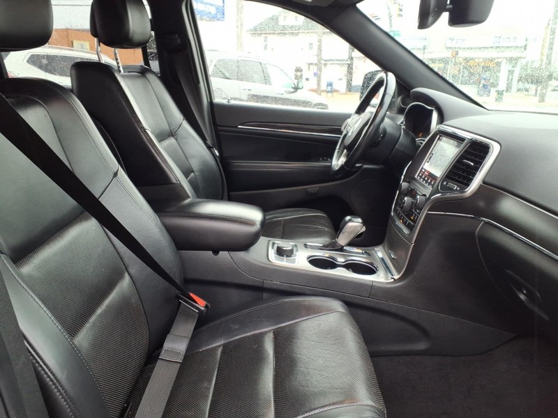 Jeep Grand Cherokee Vehicle Full-screen Gallery Image 15