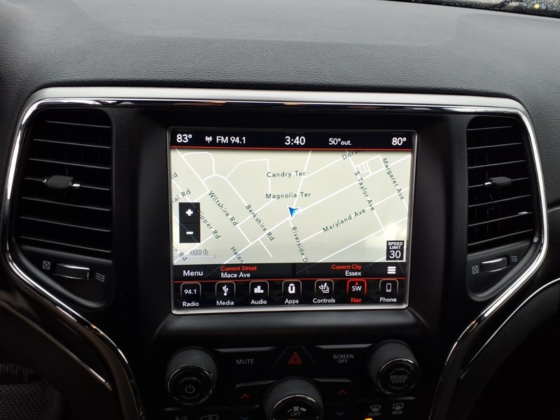Jeep Grand Cherokee Vehicle Full-screen Gallery Image 16