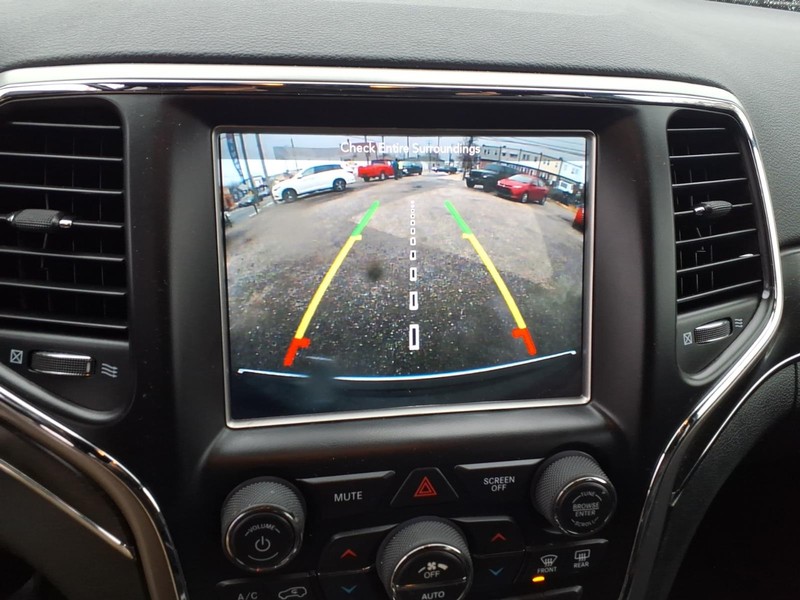 Jeep Grand Cherokee Vehicle Full-screen Gallery Image 17