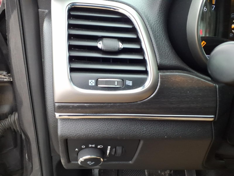 Jeep Grand Cherokee Vehicle Full-screen Gallery Image 18