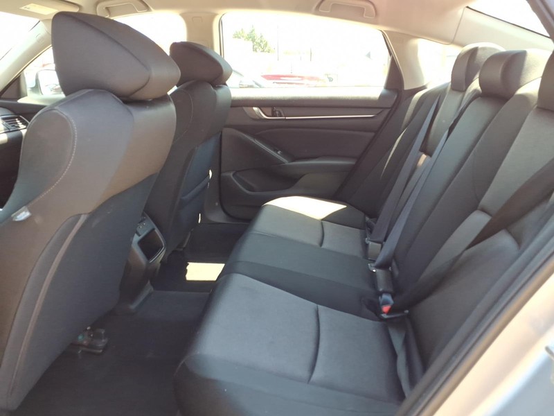 Honda Accord Sedan Vehicle Full-screen Gallery Image 10