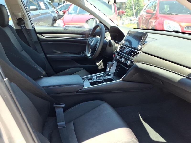 Honda Accord Sedan Vehicle Full-screen Gallery Image 14